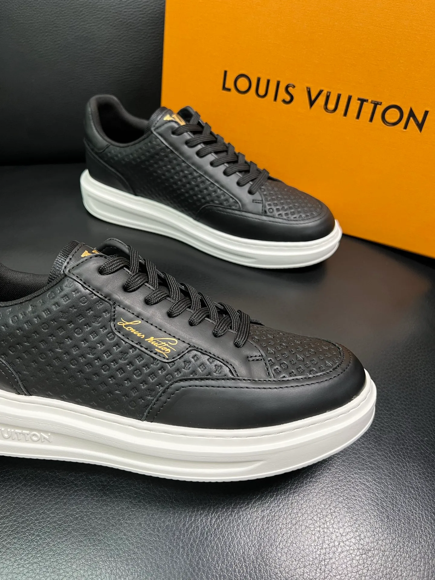 Men's shoes 💰740 Lv high quality top crafts Louis Vuitton sports shoes counter synchronized with original factory configuration, uppers imported from Italy, high-quality splicing colorful complex crafts, imported mesh pads soft and comfortable, soles: original soles specially provided by the original factory, T men's shoes 💰U exclusive movable molded soles super comfortable, original factory and single goods, welcome to compare, code number 38-44 (customized 45) 85867